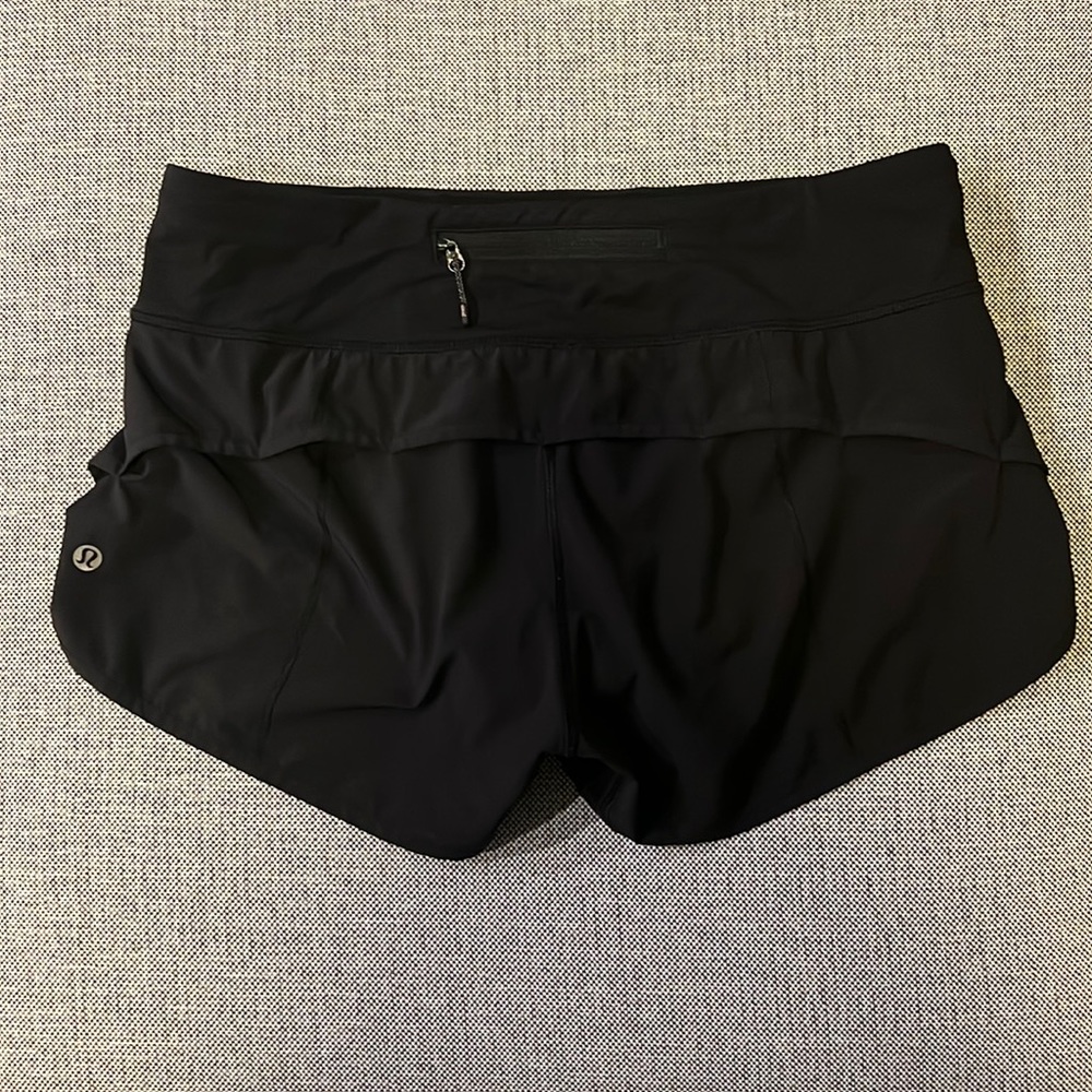 Lululemon Speed Up Low Rise Short, size 6